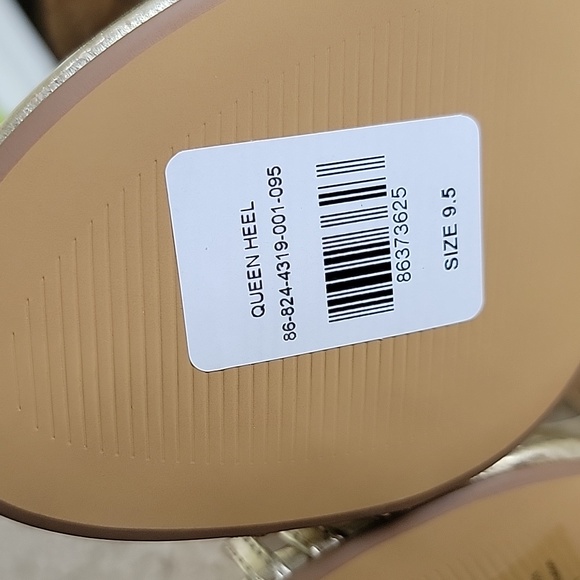 NY&C gold Queen Block Retro heels - Picture 7 of 8